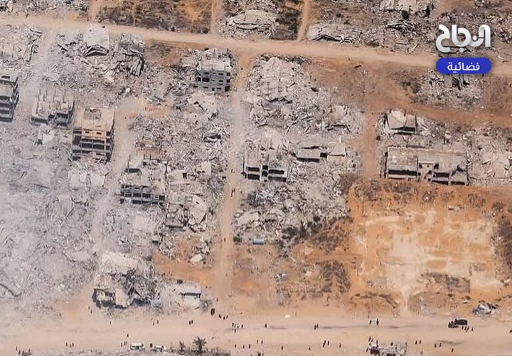صور جوية تكشف الدمار الهائل جراء الإبادة الجماعية المستمرة في قطاع غزة، وتحول شاطئ البحر إلى مخيمات للنازحين بعد تدمير الاحتلال لمنازلهم.
