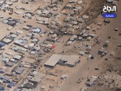 صور جوية تكشف الدمار الهائل جراء الإبادة الجماعية المستمرة في قطاع غزة، وتحول شاطئ البحر إلى مخيمات للنازحين بعد تدمير الاحتلال لمنازلهم.