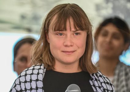 "ثونبرغ" تقود أكبر أسطول دولي من 44 دولة لكسر حصار غزة نهاية الشهر