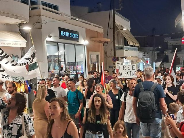 اليونان تنتفض دعما لفلسطين في الاماكن السياحية