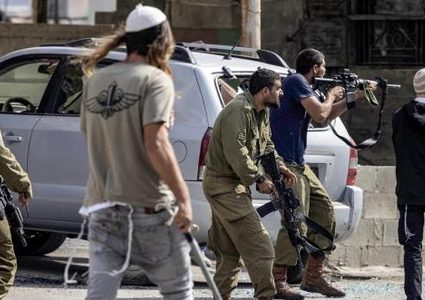 اصابات في هجوم المستوطنين على بلدتي صوريف وحلحول