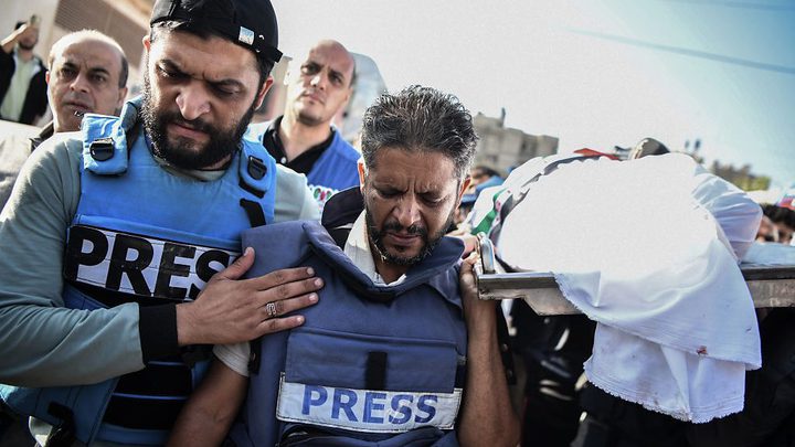 الاتحاد الأوروبي: يجب تقديم أدلة واضحة لتبرير استهداف الصحفيين في غزة