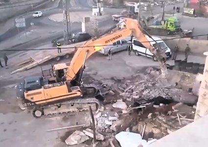 الاحتلال يخطر بهدم 13 منشأة في العيزرية جنوب شرق القدس