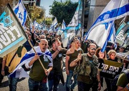 مئات الجنود والضباط يطالبون نتنياهو بوقف الحرب وعقد صفقة أسرى