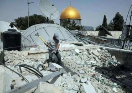 الاحتلال يجبر مقدسيا على هدم جزء كبير من منزله في سلوان