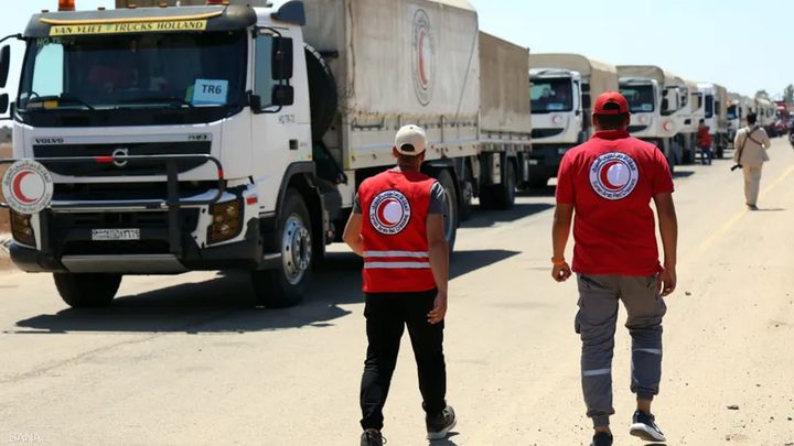 من السويداء وإليها.. تأمين عشرات العائلات عبر ممر إنساني