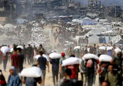 إسرائيل تضيّق الخناق على منظمات الإغاثة وتكثف القصف على غزة