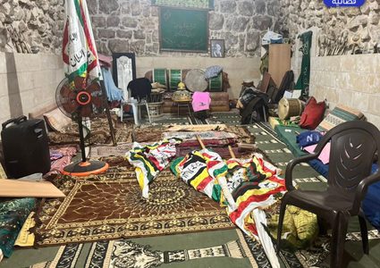 آثار اقتحام شارع النصر بالبلدة القديمة بنابلس وتحطيم صروح وملصقات الشهداء واقتحام وتخريب زاوية الشيخ نظمي.