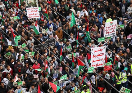 مسيرات يمنية حاشدة دعماً لغزة ورفضاً للتطبيع والمؤامرات الإسرائيلية