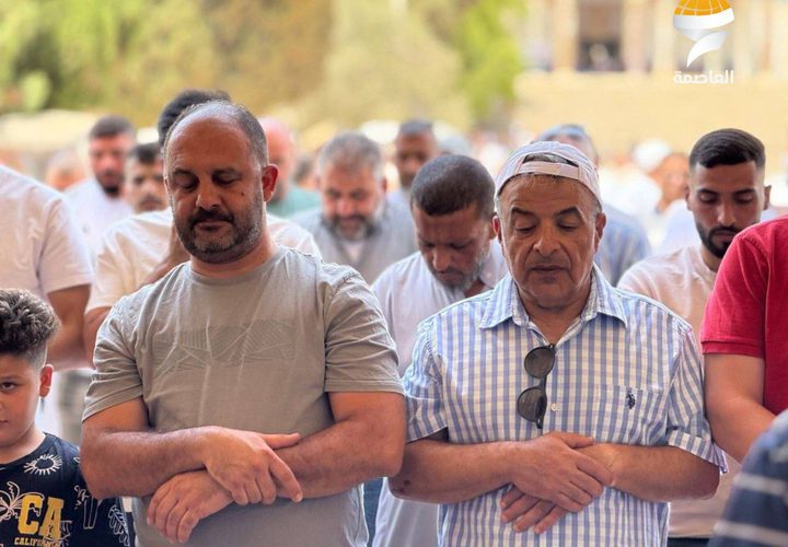 مواطنون يؤدون صلاة الجمعة في رحاب المسجد الأقصى المبارك رغم عراقيل الاحتلال