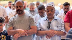 مواطنون يؤدون صلاة الجمعة في رحاب المسجد الأقصى المبارك رغم عراقيل الاحتلال