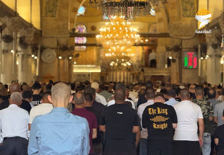 مواطنون يؤدون صلاة الجمعة في رحاب المسجد الأقصى المبارك رغم عراقيل الاحتلال