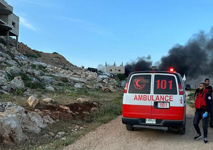 اصابة 3 مواطنين بالرصاص الحي .. مستوطنون يهاجمون قرية المزرعة الشرقية برام الله