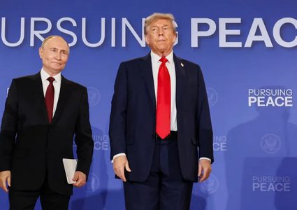 زعيم الديمقراطيين بمجلس الشيوخ الأميركي: يبدو أن ترمب "يبيع" أوكرانيا مجدداً