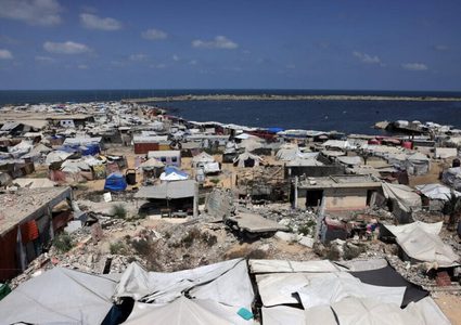 الاحتلال يستأنف إدخال الخيام ومعدات الإيواء إلى غزة استعدادا لخطط تهجير جديدة