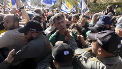 الشرطة الإسرائيلية تعتقل 38 شخصا شاركوا بالتظاهرات