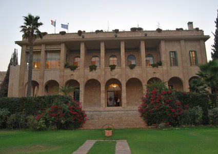 إسرائيل تتجه لاغلاق القنصلية الفرنسية في القدس