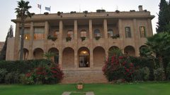 إسرائيل تتجه لاغلاق القنصلية الفرنسية في القدس