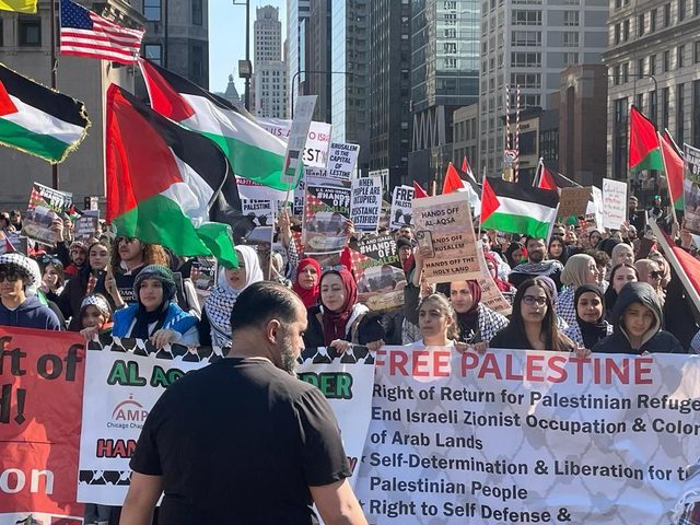تظاهرة حاشدة في مدينة دالاس الأميركية تنديداً بجرائم الاحتلال بحق الفلسطينيين