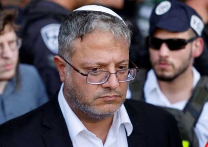 بن غفير يعاقب الأسرى بإجبارهم على مشاهدة صور للدمار في غزة