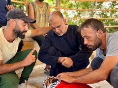 استشهاد نجم منتخب فلسطين لكرة السلة محمد شعلان الملقّب بـ"الزلزال"، بنيران الاحتلال أثناء محاولته الحصول على المساعدات في خانيونس جنوب القطاع.