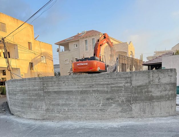 السلطات الإسرائيلية تهدم منزلا قيد الإنشاء في أم الفحم بأراضي 48