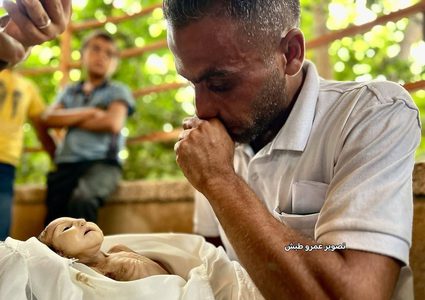 وفاة الطفلة غدير بريكة ( 5 أشهر) نتيجة إصابتها بسوء التغذية وعدم التوفر العلاج اللازم لحالتها الصحية بعد ولادتها، بفعل حصار غزة وحرب الإبادة المستمرة