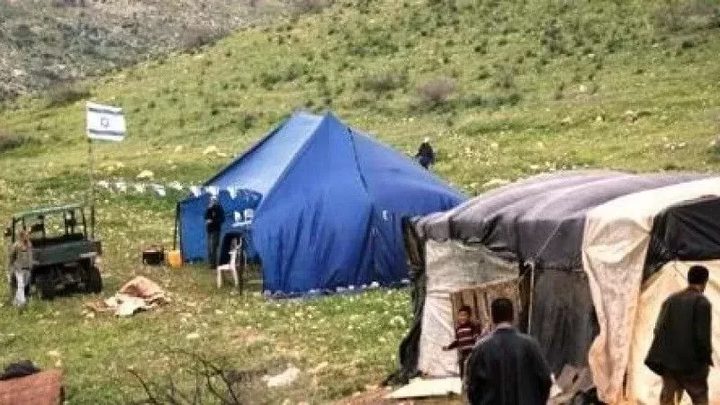 مستعمرون يقيمون بؤرة استيطانية جديدة