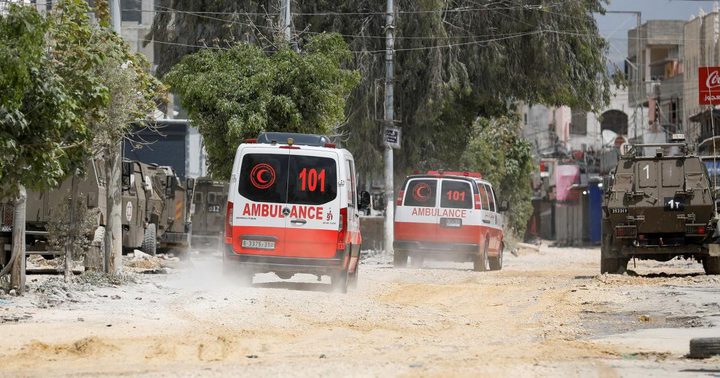 الاحتلال يحتجز سيارة اسعاف في قرية المغير