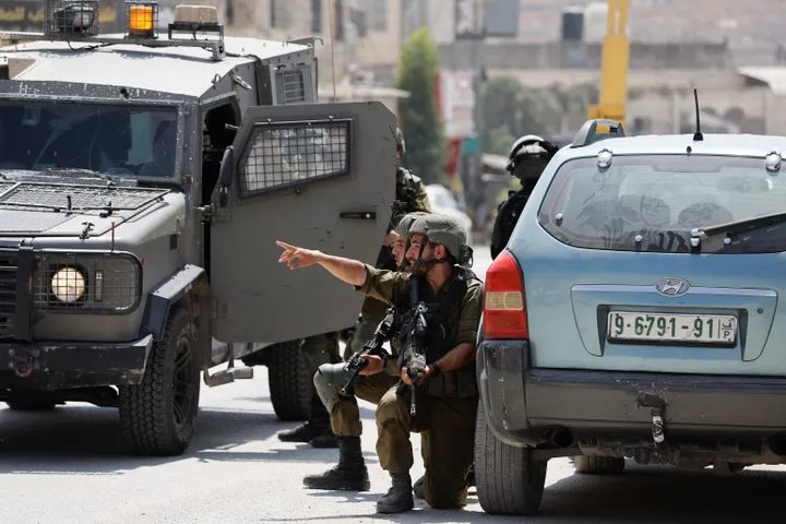 الاحتلال يزعم اعتقال منفذ عملية المغير امس
