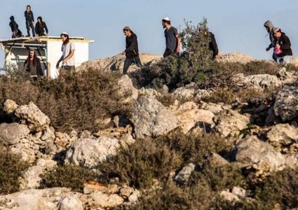 مستوطنون يحاصرون قرية بيرين ببؤر استيطانية جديدة