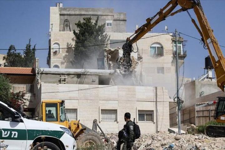الاحتلال يخطر بهدم ثلاثة منازل شمال غرب القدس