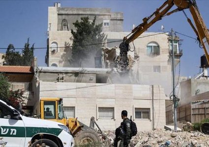 الاحتلال يخطر بهدم ثلاثة منازل شمال غرب القدس