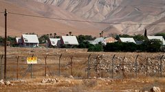 جيش الاحتلال: "الصاروخ" في مستوطنة عتصيون" أنبوب بلاستيكي