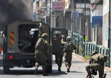 إصابة عدد من المواطنين إثر اعتداء الاحتلال عليهم في إذنا غرب الخليل