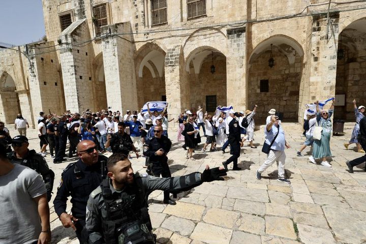 شؤون القدس: اقتحامات الأقصى تصعيد خطير يفتح الباب أمام انفجار ديني وسياسي
