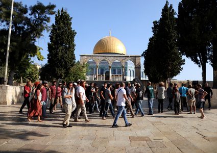 مستوطنون يقتحمون المسجد الأقصى