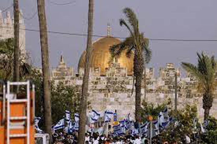محافظة القدس: اعتداء مستوطن على مسجد أبو غوش يُجسد عقلية الكراهية والعنصرية