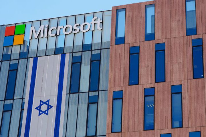 مايكروسوفت تفصل موظفين شاركا في اعتصام احتجاجاً على تعاونها مع إسرائيل