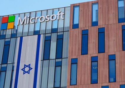 مايكروسوفت تفصل موظفين شاركا في اعتصام احتجاجاً على تعاونها مع إسرائيل