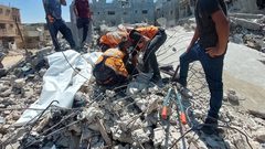 الإغاثة الطبية في غزة: الاحتلال يمنع إسعاف الجرحى ويستهدف المدنيين