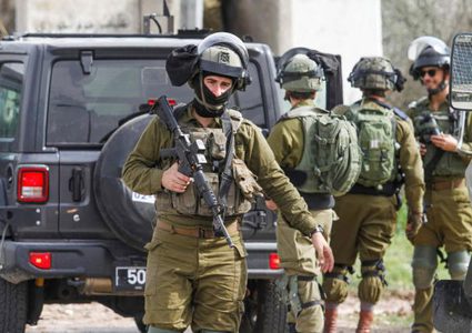 إصابتان إحداهما خطيرة برصاص واعتداء الاحتلال في نابلس