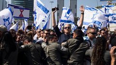 عائلات الرهائن تتهم نتنياهو بإفشال الصفقة وتواصل احتجاجاتها لعقد صفقة تبادل