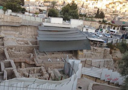 محافظة القدس: الاحتلال يدمّر آثارا إسلامية أموية أسفل المسجد الأقصى لإخفاء الحقا