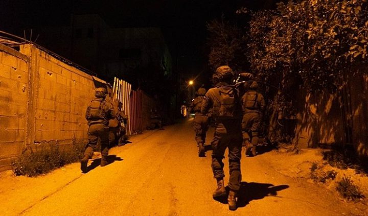قوات الاحتلال تقتحم صرة وسبسطية وتغلق المحال التجارية