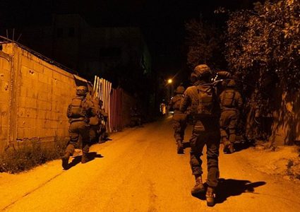 قوات الاحتلال تقتحم صرة وسبسطية وتغلق المحال التجارية