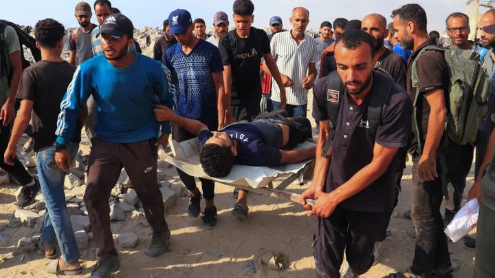 90 شهيدًا في غزة منذ فجر اليوم.. الاحتلال يستهدف منتظري المساعدات