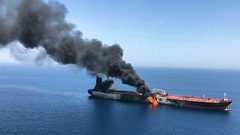 القوات المسلحة اليمنية تستهدف سفينة نفط اسرائيلية في البحر الأحمر