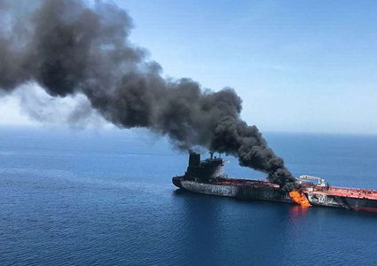 القوات المسلحة اليمنية تستهدف سفينة نفط اسرائيلية في البحر الأحمر