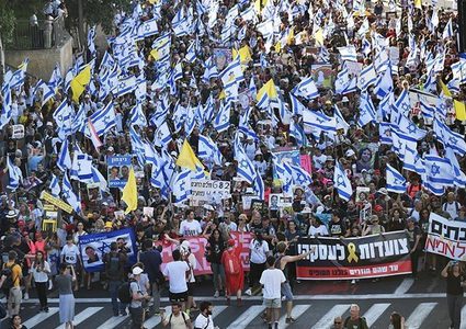 مئات الطلاب في إسرائيل يتظاهرون للمطالبة بالإفراج عن الاسرى